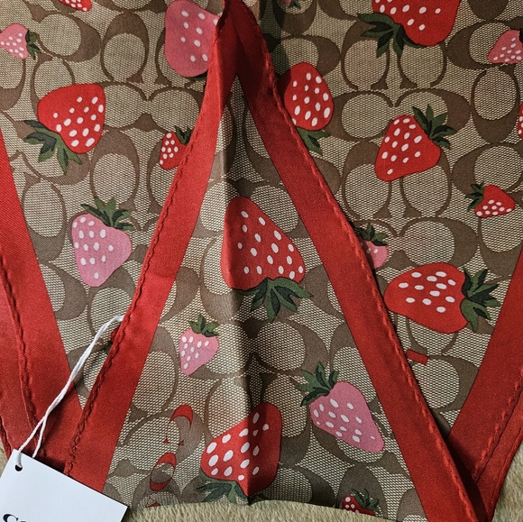 Coach strawberry print diamond scarf - Picture 1 of 5